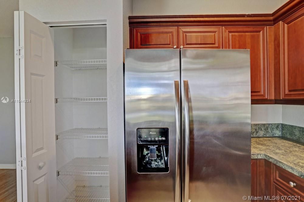 Recently Sold: $206,300 (3 beds, 2 baths, 1272 Square Feet)