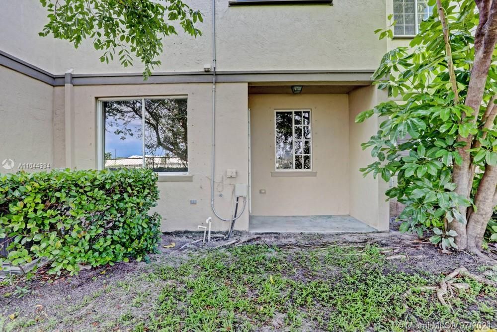 Recently Sold: $206,300 (3 beds, 2 baths, 1272 Square Feet)