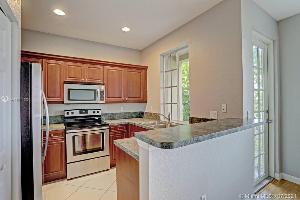 Recently Sold: $206,300 (3 beds, 2 baths, 1272 Square Feet)
