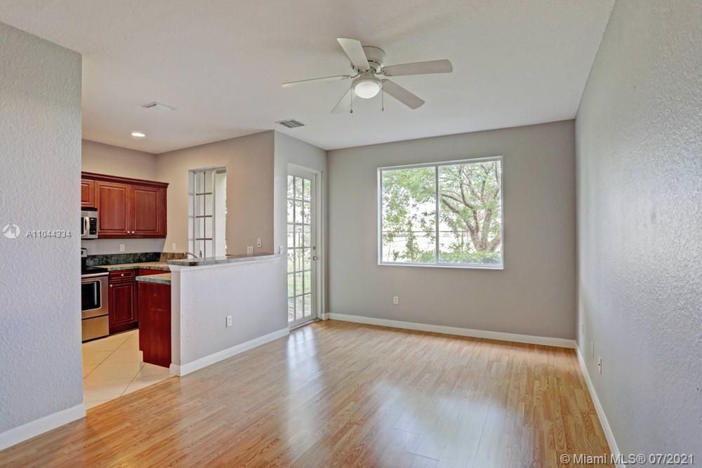 Recently Sold: $206,300 (3 beds, 2 baths, 1272 Square Feet)