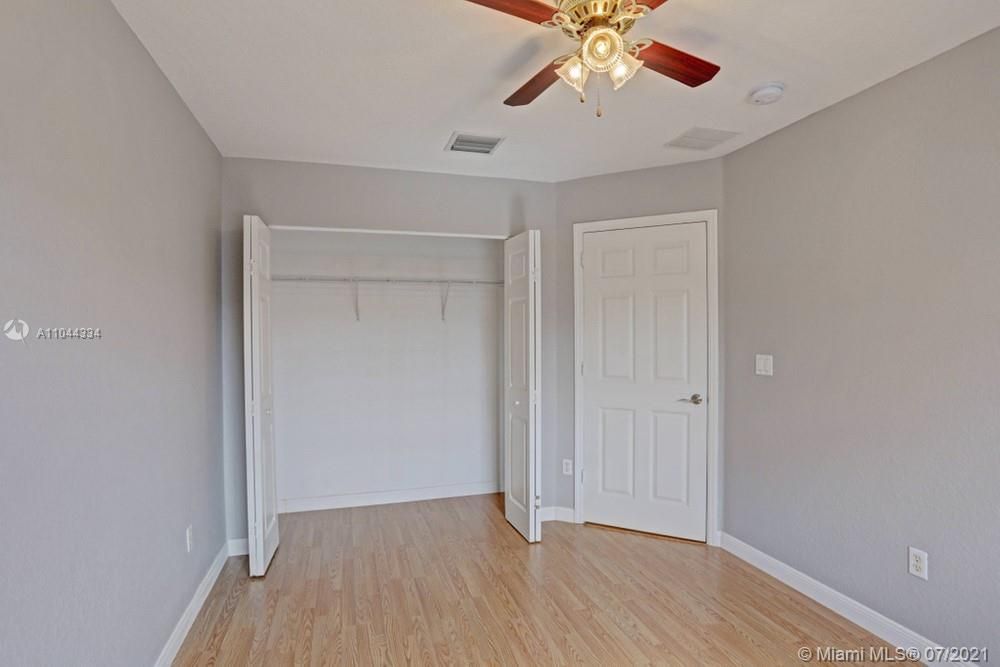 Recently Sold: $206,300 (3 beds, 2 baths, 1272 Square Feet)