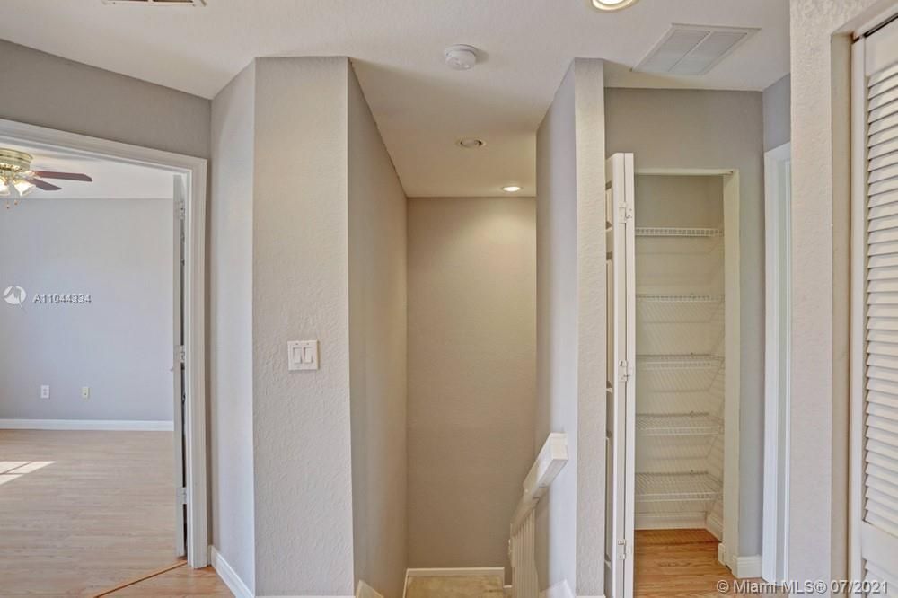 Recently Sold: $206,300 (3 beds, 2 baths, 1272 Square Feet)