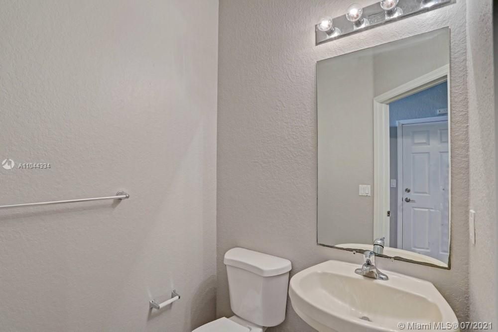 Recently Sold: $206,300 (3 beds, 2 baths, 1272 Square Feet)