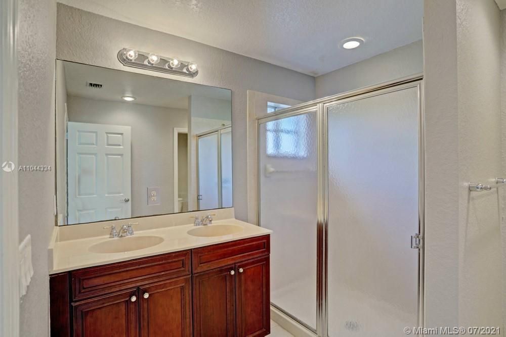 Recently Sold: $206,300 (3 beds, 2 baths, 1272 Square Feet)