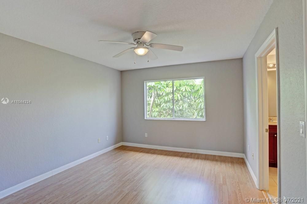 Recently Sold: $206,300 (3 beds, 2 baths, 1272 Square Feet)