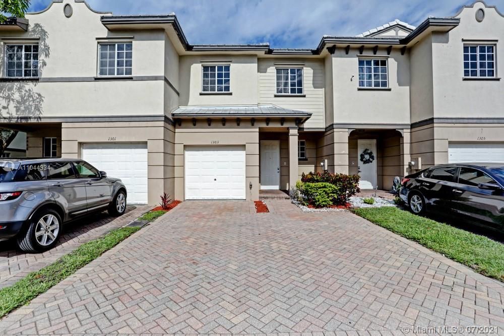 Recently Sold: $206,300 (3 beds, 2 baths, 1272 Square Feet)