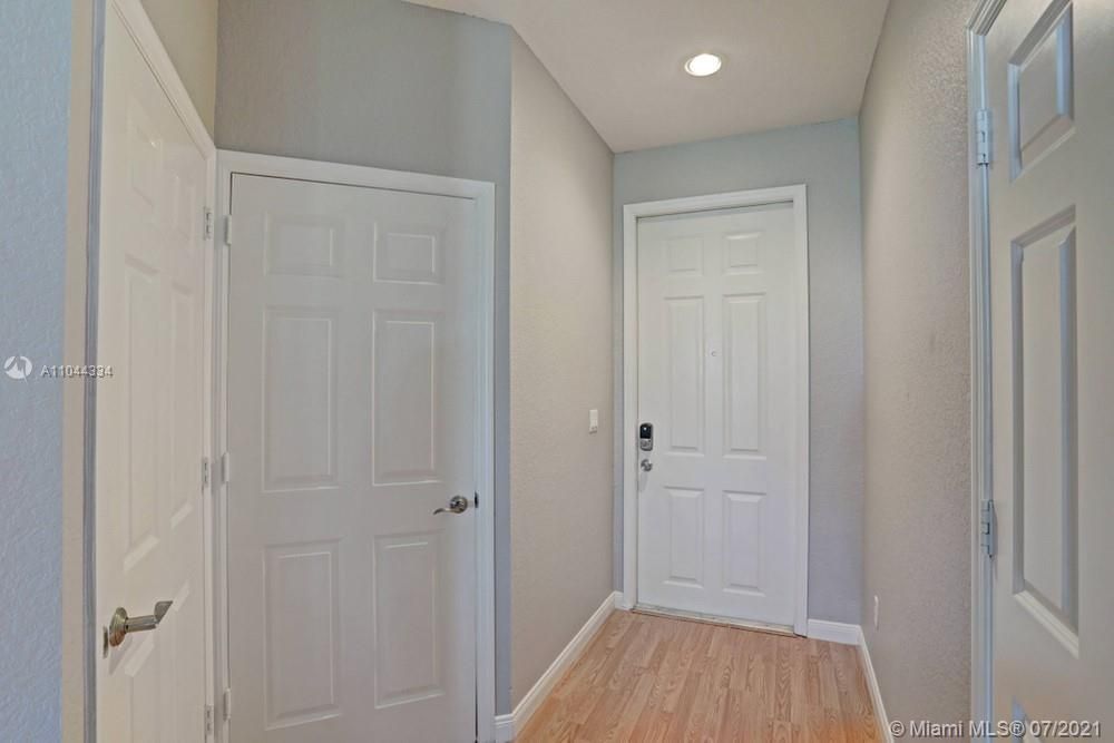 Recently Sold: $206,300 (3 beds, 2 baths, 1272 Square Feet)