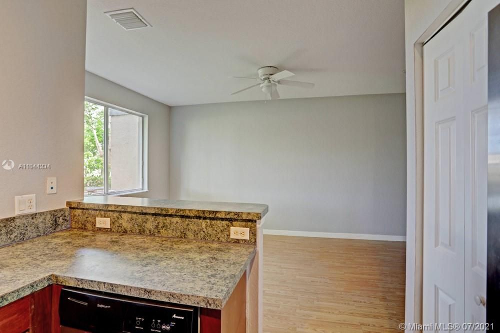 Recently Sold: $206,300 (3 beds, 2 baths, 1272 Square Feet)