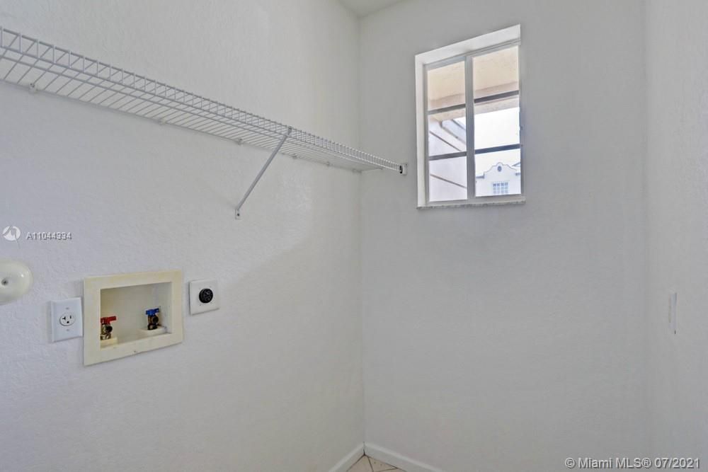 Recently Sold: $206,300 (3 beds, 2 baths, 1272 Square Feet)