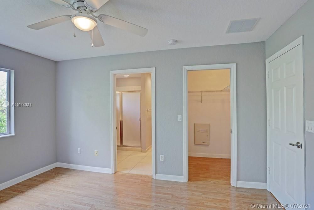 Recently Sold: $206,300 (3 beds, 2 baths, 1272 Square Feet)