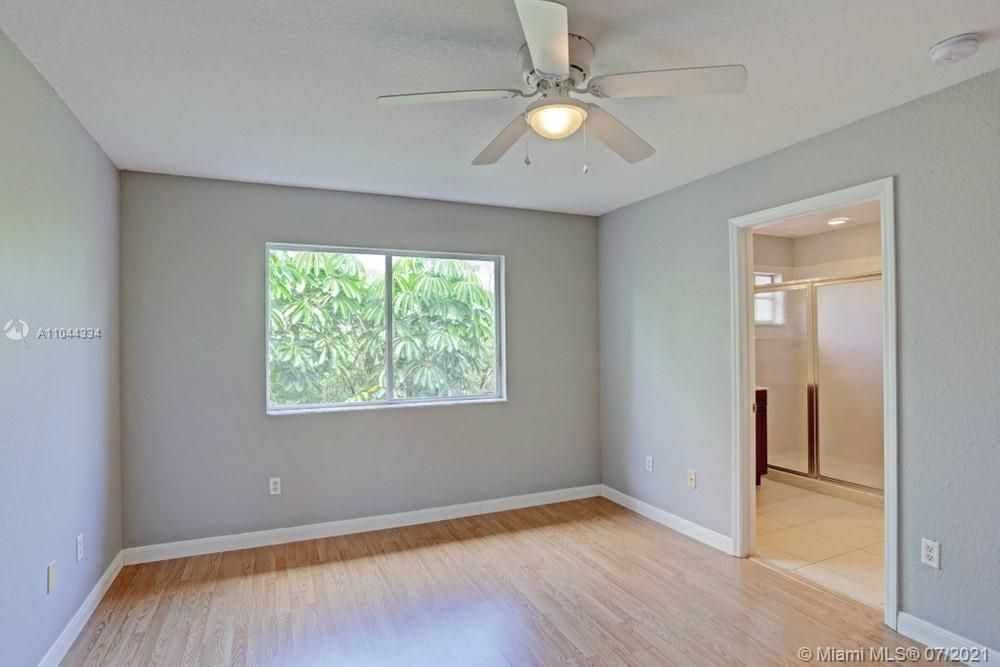 Recently Sold: $206,300 (3 beds, 2 baths, 1272 Square Feet)