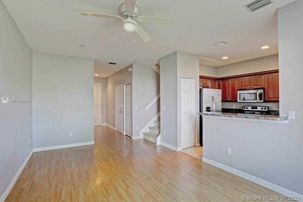 Recently Sold: $206,300 (3 beds, 2 baths, 1272 Square Feet)