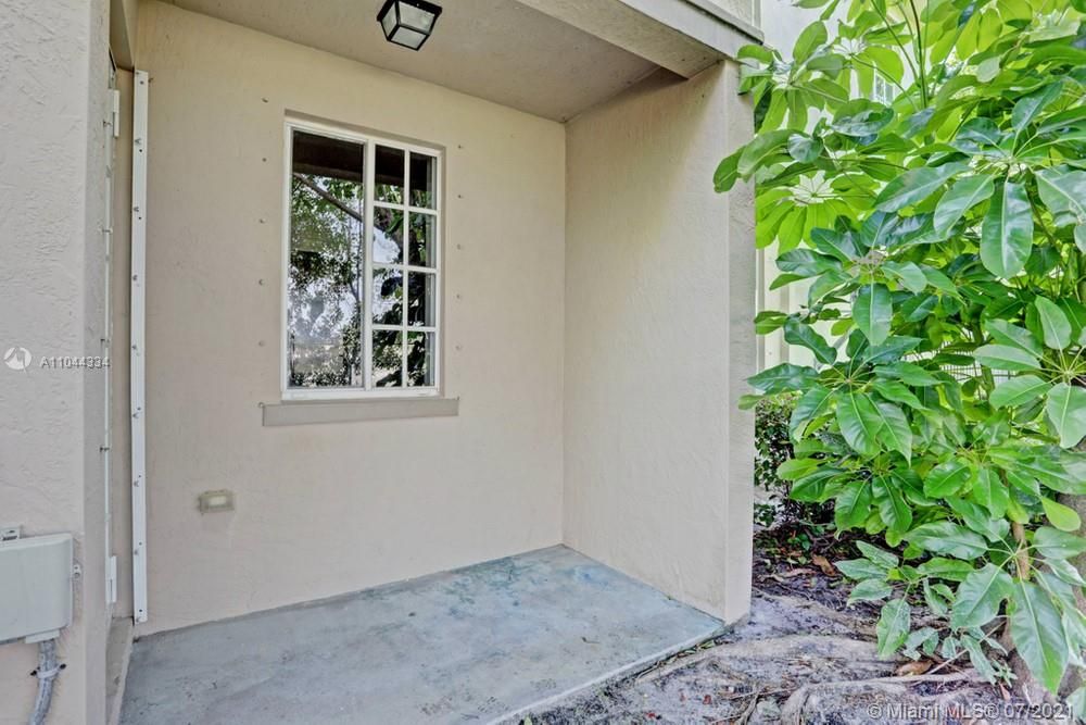 Recently Sold: $206,300 (3 beds, 2 baths, 1272 Square Feet)