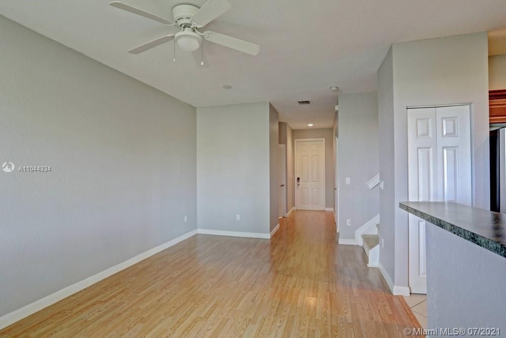 Recently Sold: $206,300 (3 beds, 2 baths, 1272 Square Feet)