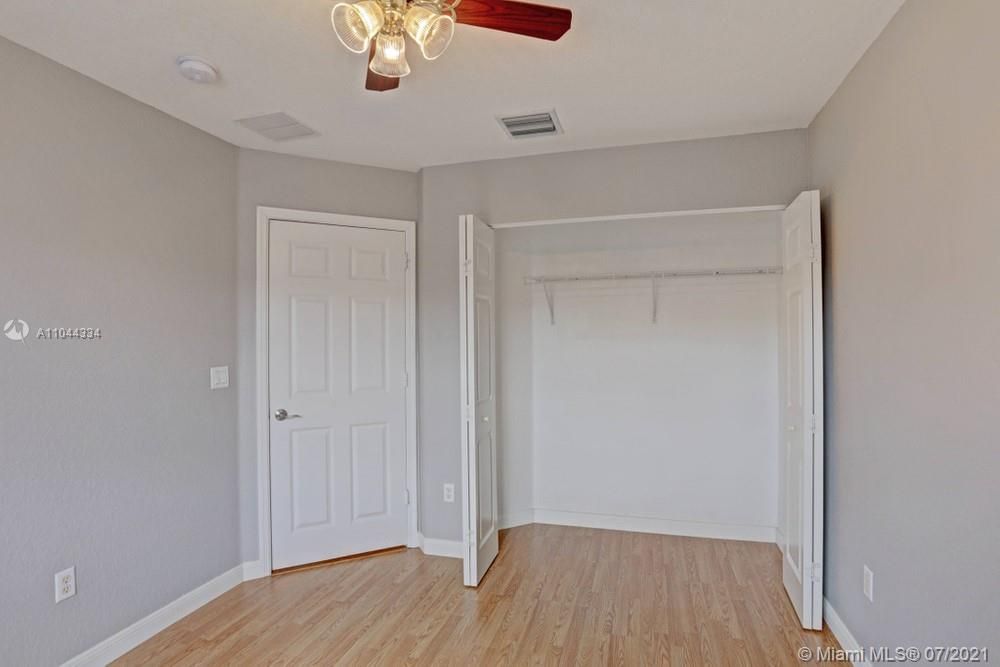 Recently Sold: $206,300 (3 beds, 2 baths, 1272 Square Feet)