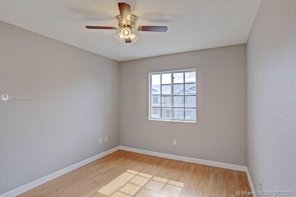 Recently Sold: $206,300 (3 beds, 2 baths, 1272 Square Feet)