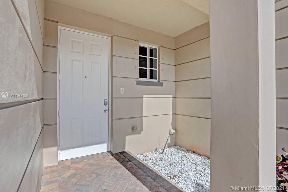 Recently Sold: $206,300 (3 beds, 2 baths, 1272 Square Feet)