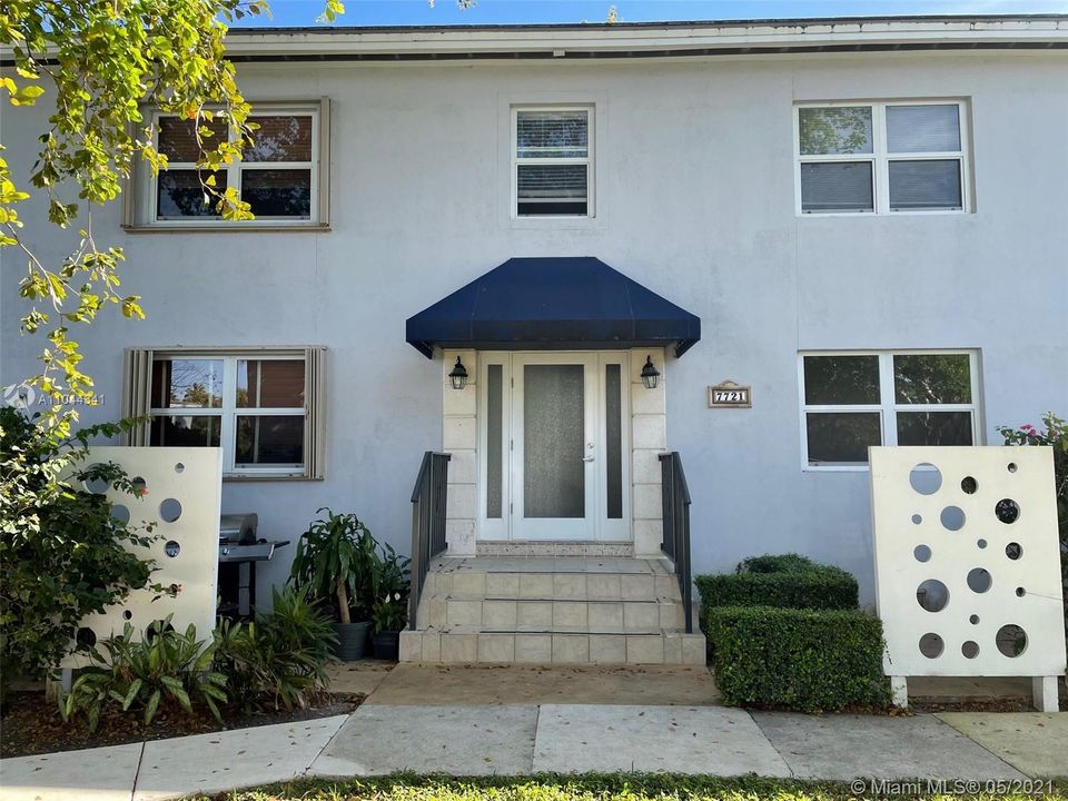 Recently Sold: $265,000 (2 beds, 1 baths, 786 Square Feet)