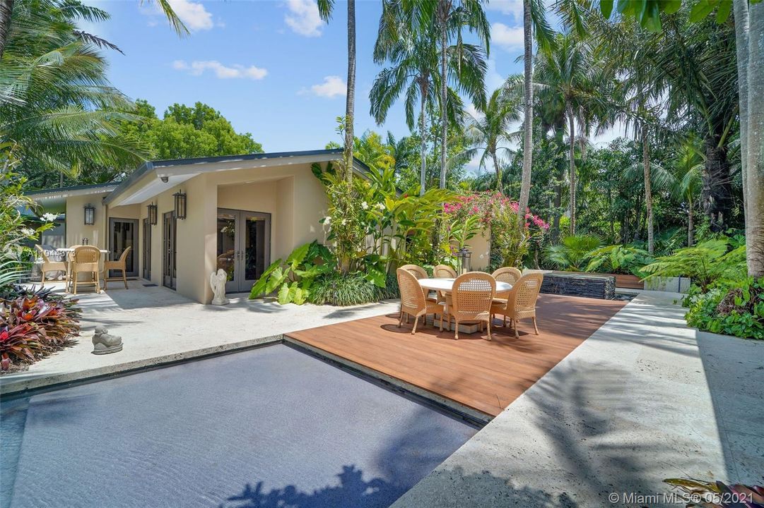 Recently Sold: $3,485,000 (4 beds, 4 baths, 4627 Square Feet)