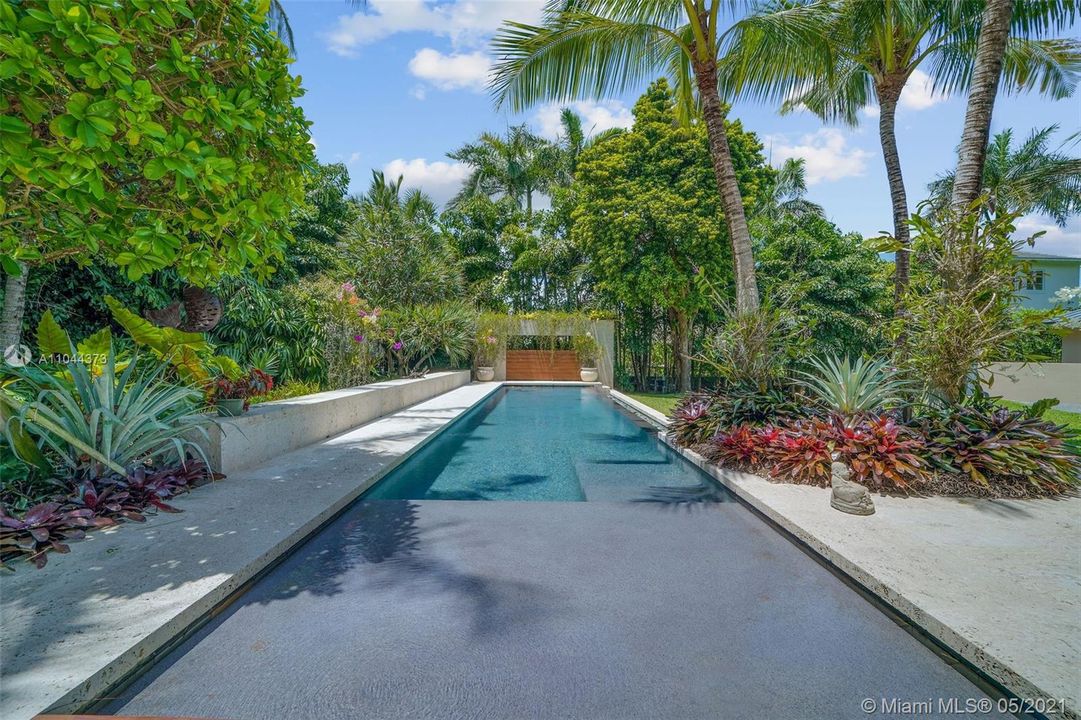 Recently Sold: $3,485,000 (4 beds, 4 baths, 4627 Square Feet)