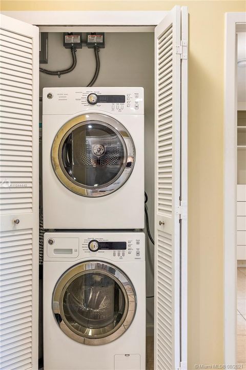 Recently Sold: $995,000 (1 beds, 1 baths, 0 Square Feet)