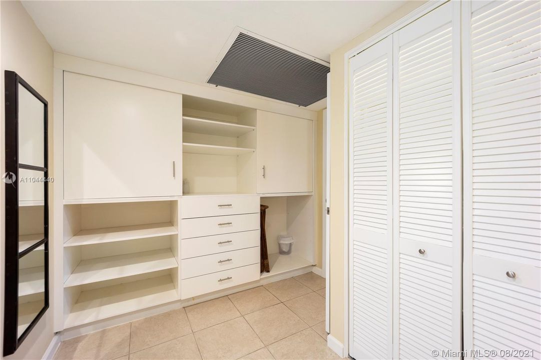 Recently Sold: $995,000 (1 beds, 1 baths, 0 Square Feet)