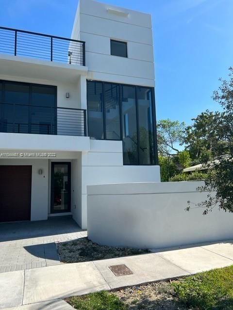 Recently Sold: $850,000 (3 beds, 3 baths, 0 Square Feet)