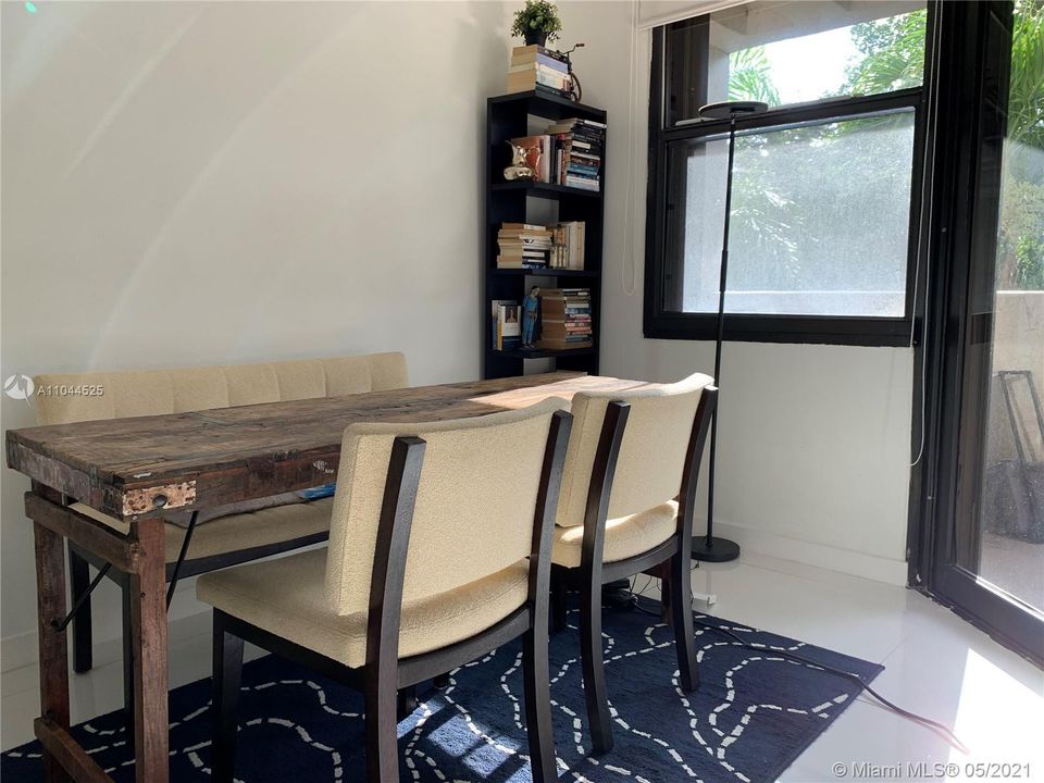 Recently Sold: $890,000 (2 beds, 2 baths, 1600 Square Feet)