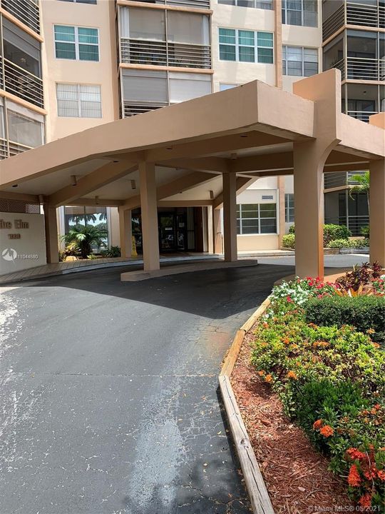 Vendido Recientemente: $139,900 (2 camas, 2 baños, 1100 Pies cuadrados)