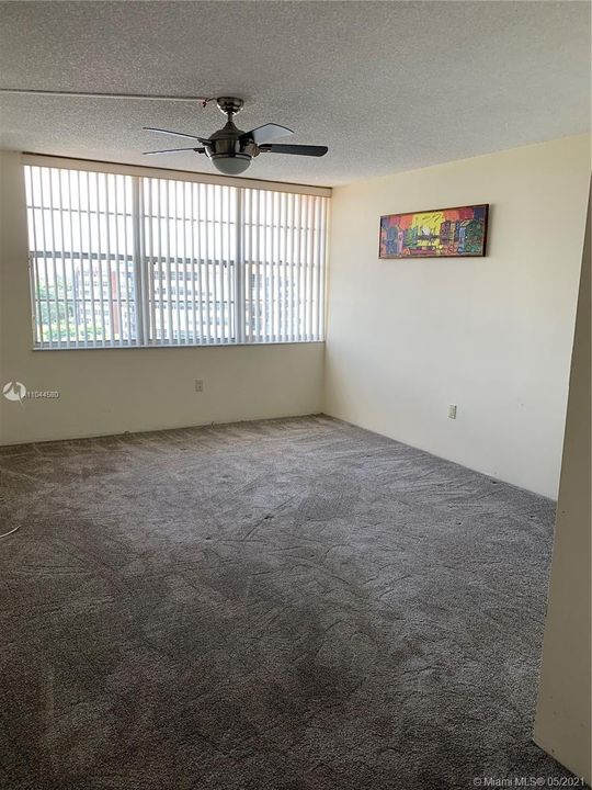 Vendido Recientemente: $139,900 (2 camas, 2 baños, 1100 Pies cuadrados)