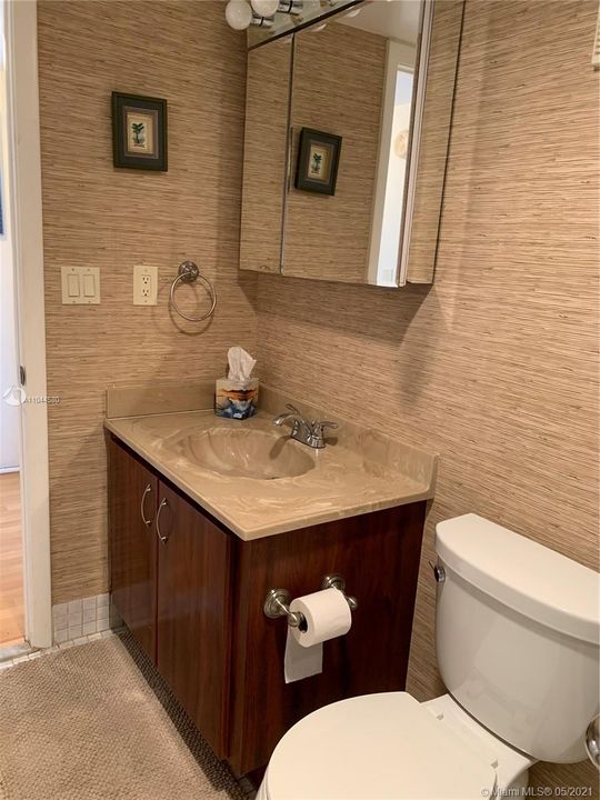 Vendido Recientemente: $139,900 (2 camas, 2 baños, 1100 Pies cuadrados)