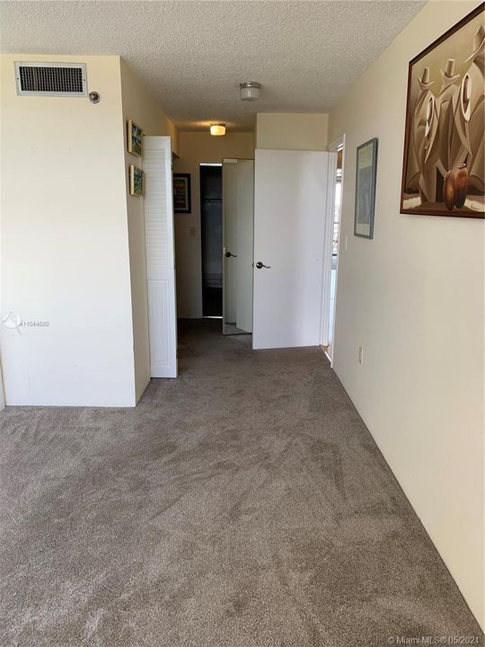 Vendido Recientemente: $139,900 (2 camas, 2 baños, 1100 Pies cuadrados)