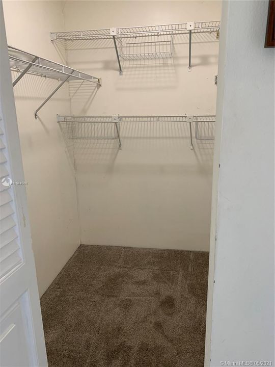 Vendido Recientemente: $139,900 (2 camas, 2 baños, 1100 Pies cuadrados)