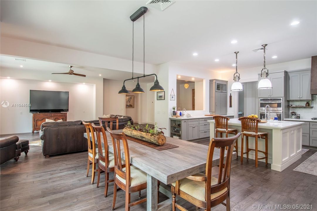 Dining Area & Kitchen