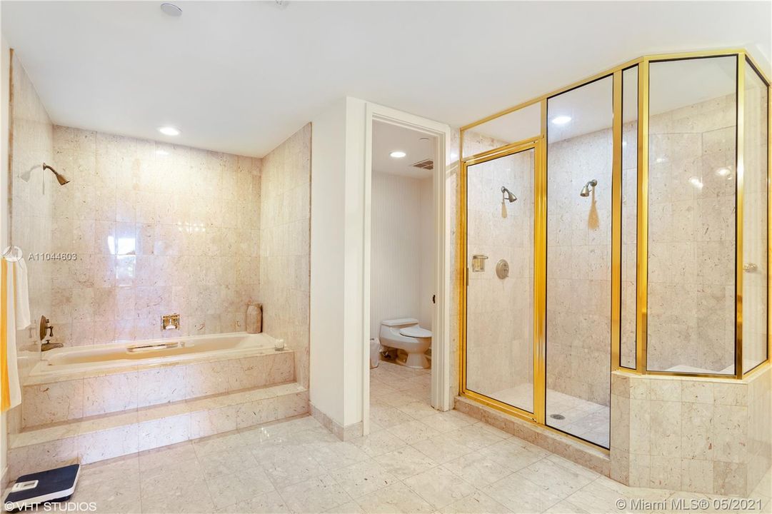 Recently Sold: $2,950,000 (2 beds, 2 baths, 2630 Square Feet)
