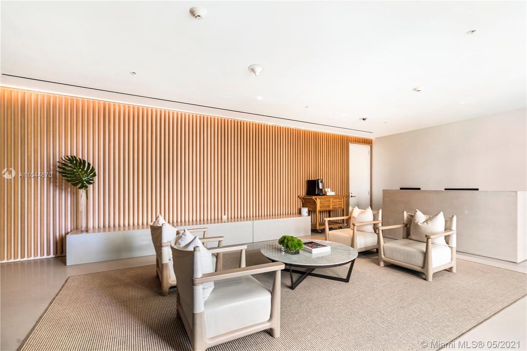 Recently Sold: $3,150,000 (2 beds, 2 baths, 1030 Square Feet)