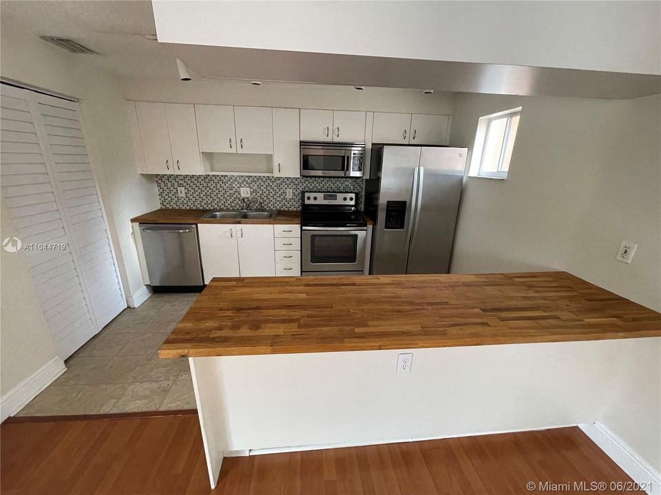 Recently Sold: $385,000 (2 beds, 2 baths, 1200 Square Feet)