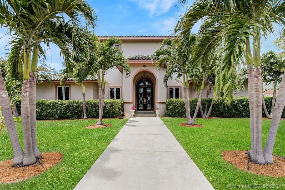 Recently Sold: $2,250,000 (4 beds, 3 baths, 5252 Square Feet)