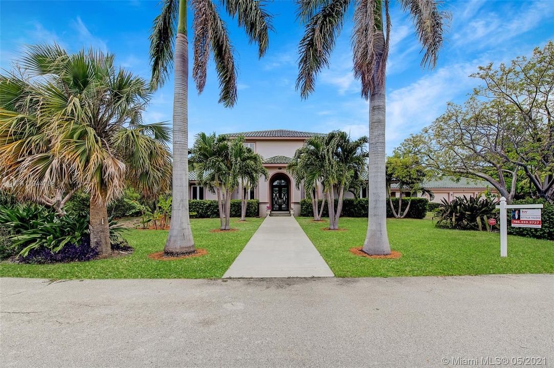 Recently Sold: $2,250,000 (4 beds, 3 baths, 5252 Square Feet)