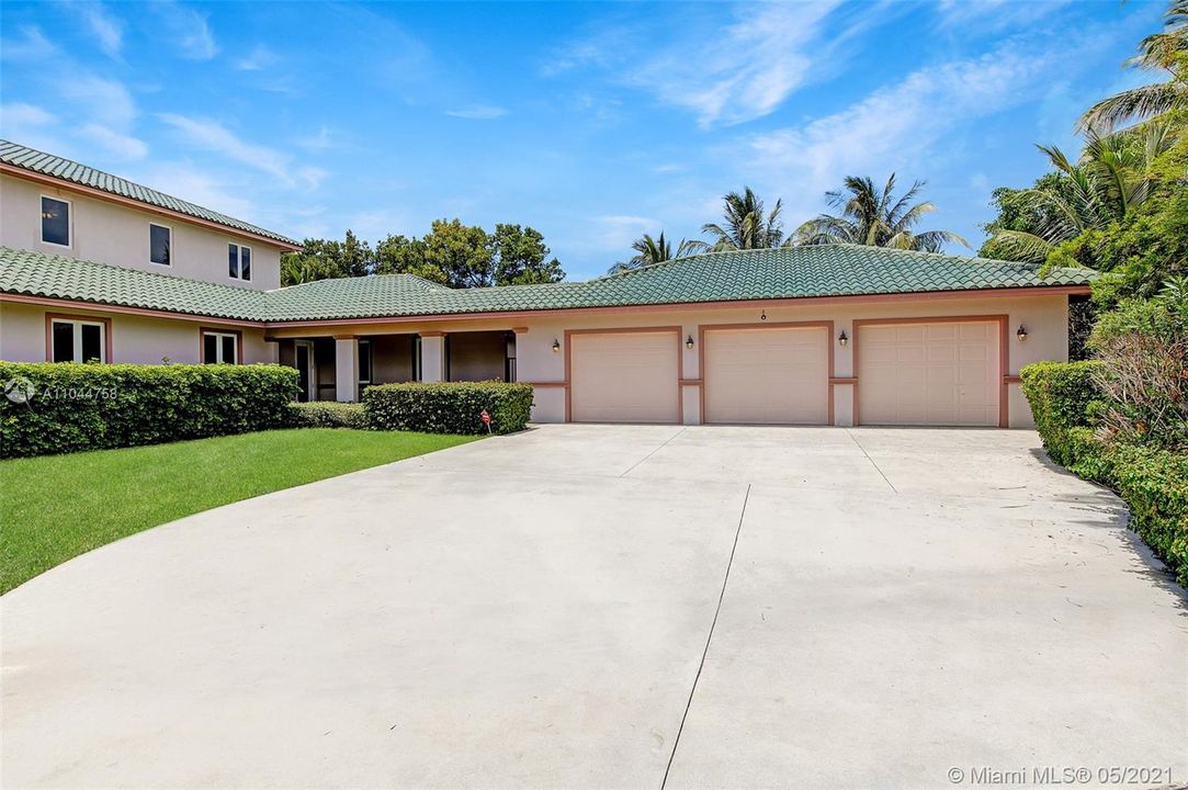 Recently Sold: $2,250,000 (4 beds, 3 baths, 5252 Square Feet)