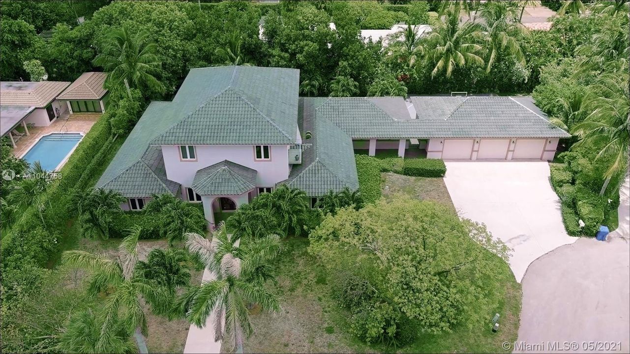 Vendido Recientemente: $2,250,000 (4 camas, 3 baños, 5252 Pies cuadrados)