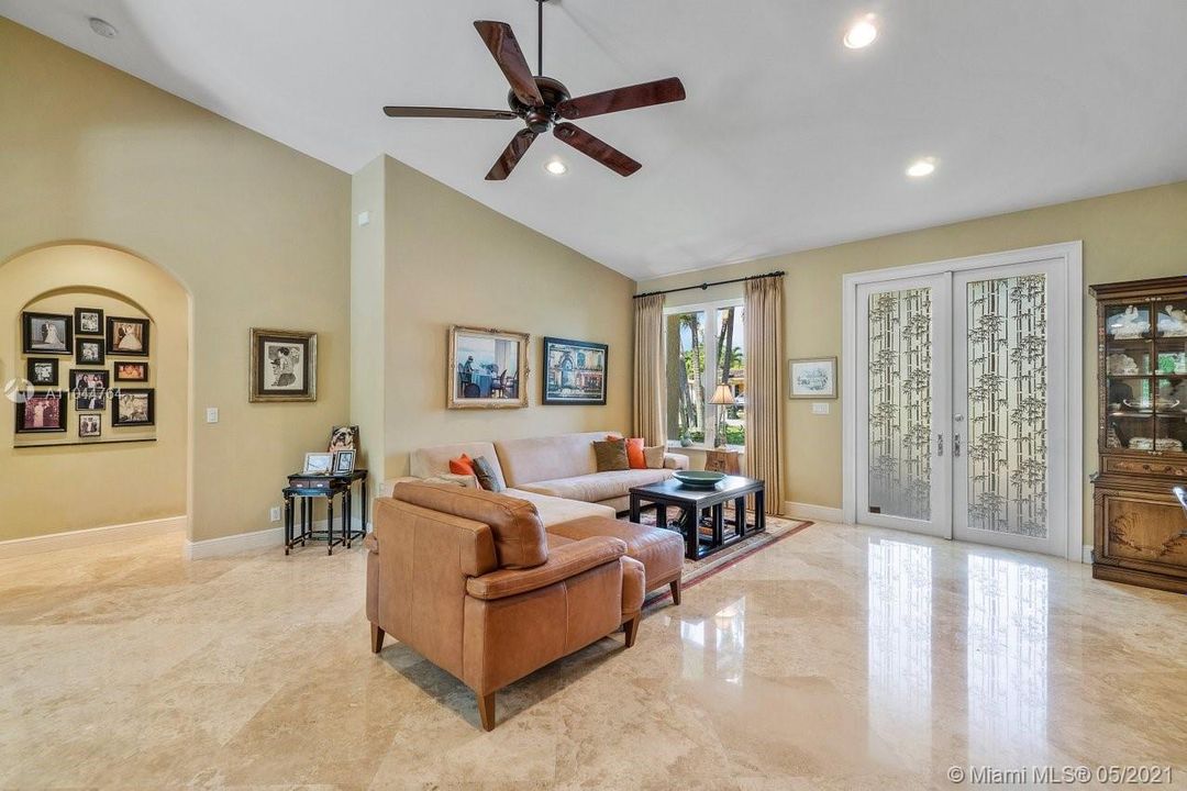 Recently Sold: $1,995,000 (3 beds, 3 baths, 2389 Square Feet)
