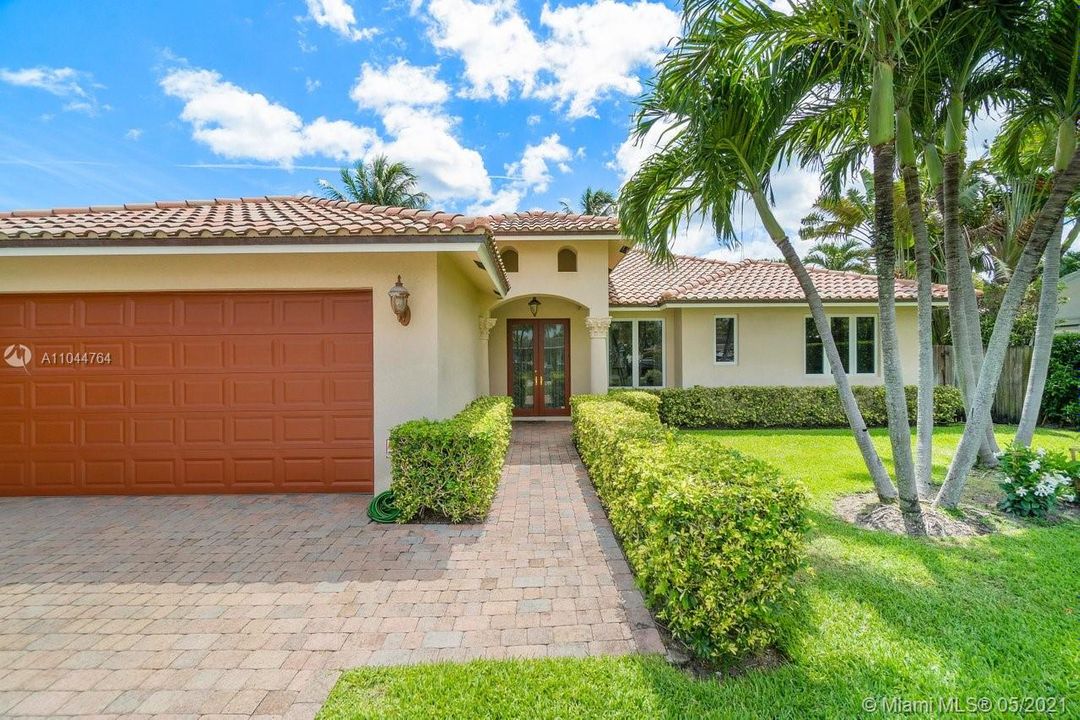 Recently Sold: $1,995,000 (3 beds, 3 baths, 2389 Square Feet)