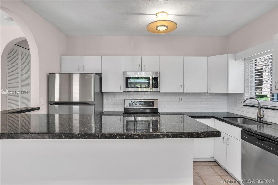 Recently Sold: $899,000 (0 beds, 0 baths, 2412 Square Feet)