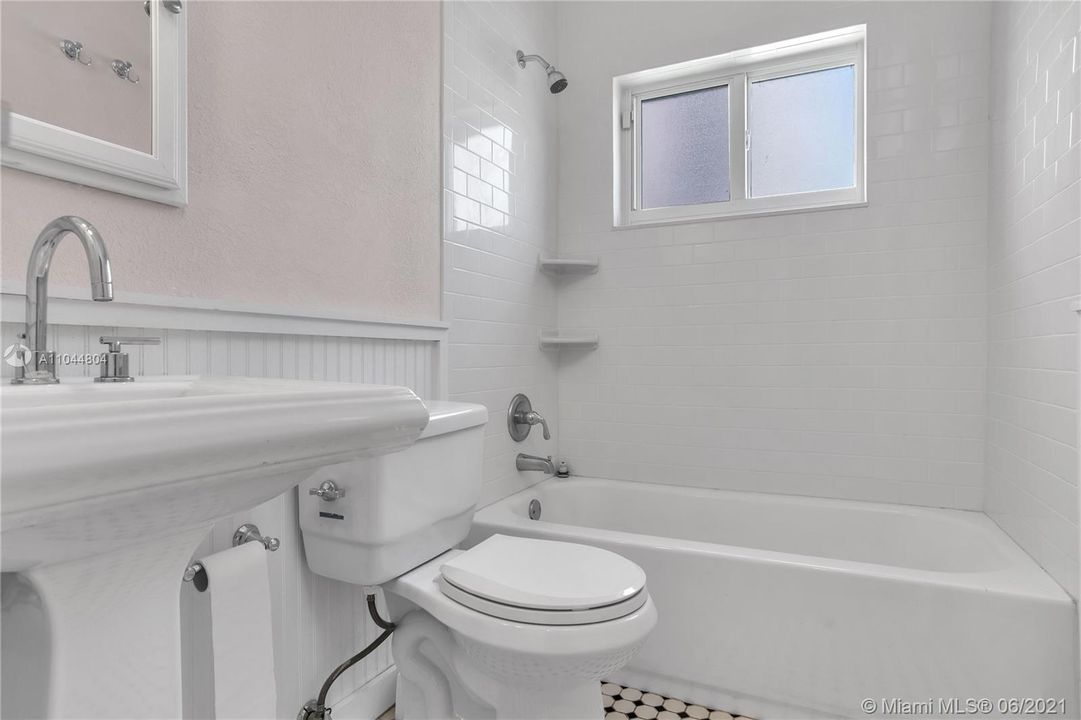 最近售出: $899,000 (0 贝兹, 0 浴室, 2412 平方英尺)