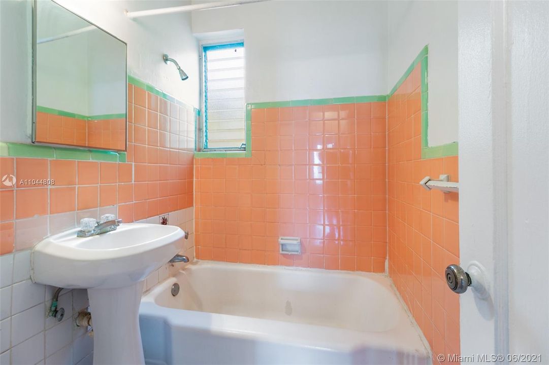 Недавно арендовано: $1,200 (1 спален, 1 ванн, 500 Квадратных фут)