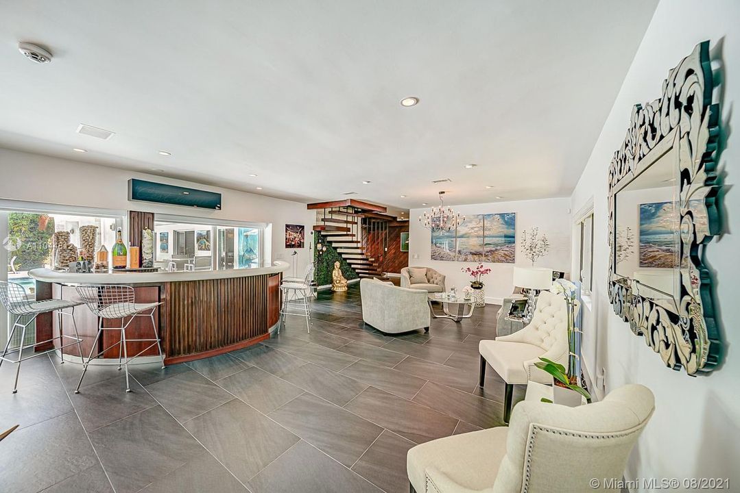 Recently Sold: $3,600,000 (4 beds, 3 baths, 3542 Square Feet)