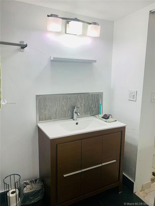 Recently Sold: $169,000 (1 beds, 1 baths, 755 Square Feet)