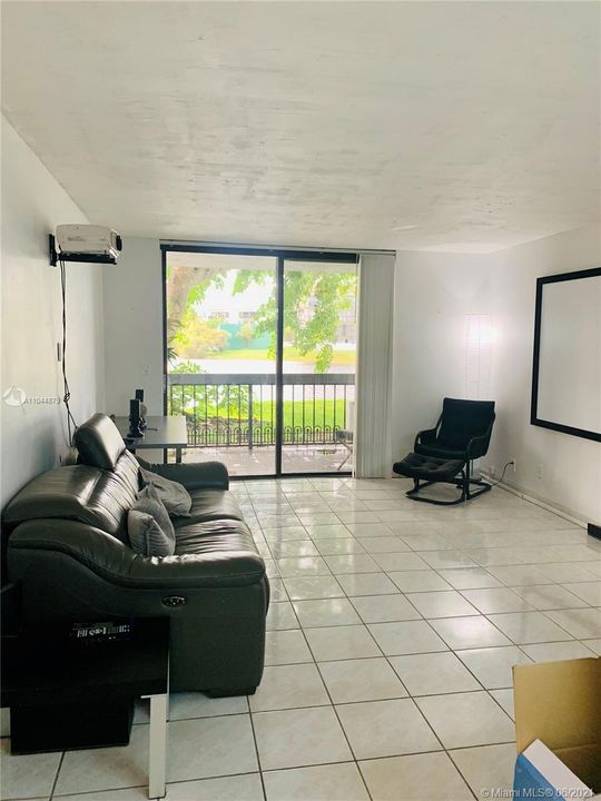Recently Sold: $169,000 (1 beds, 1 baths, 755 Square Feet)