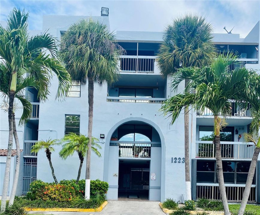 Recently Sold: $169,000 (1 beds, 1 baths, 755 Square Feet)